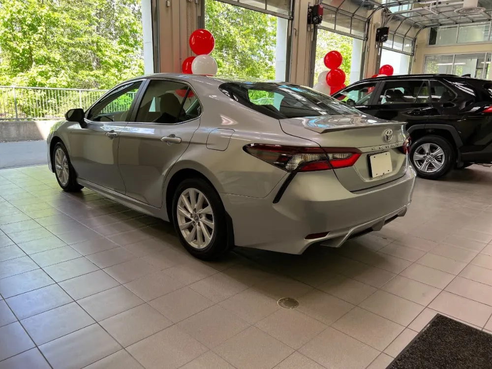 2022 Toyota Camry SE FWD Celestial Silver 3